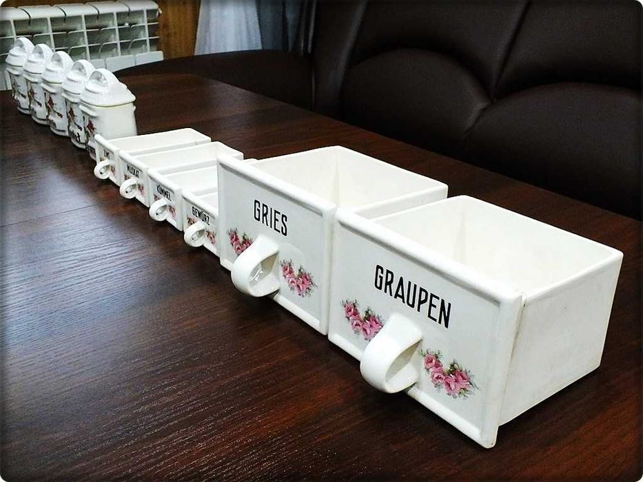 Zestaw Stare pojemniki kuchenne porcelana Roesler na przyprawy z PRL
