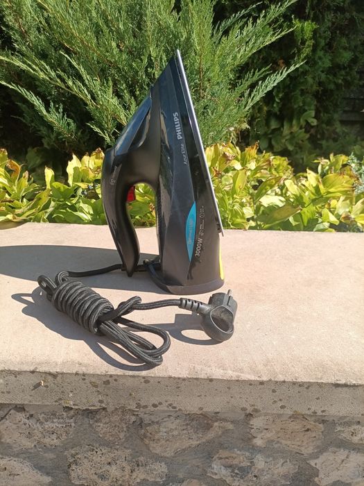 Продам утюг електричний.