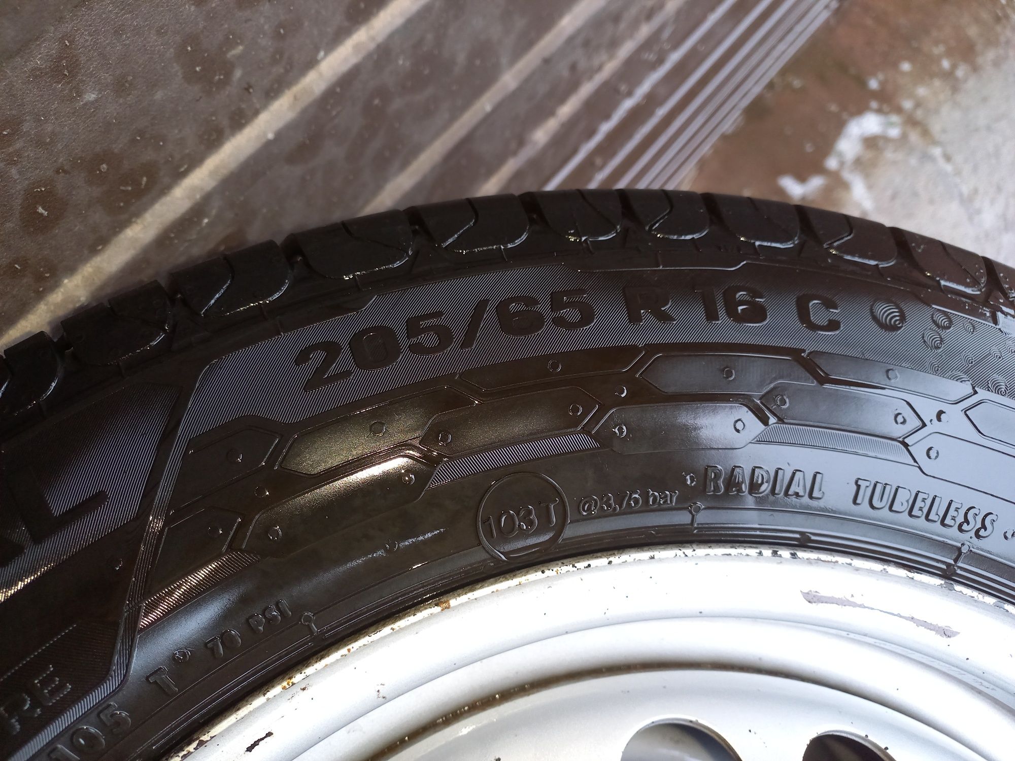 Sprzedam opony 205/65r16c