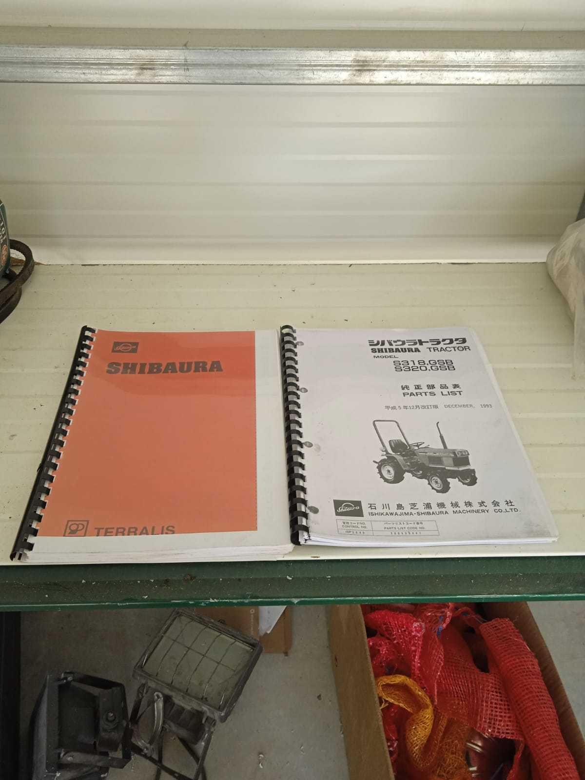 Material Shibaura s320 + livro de manual de operador e catálogo peças