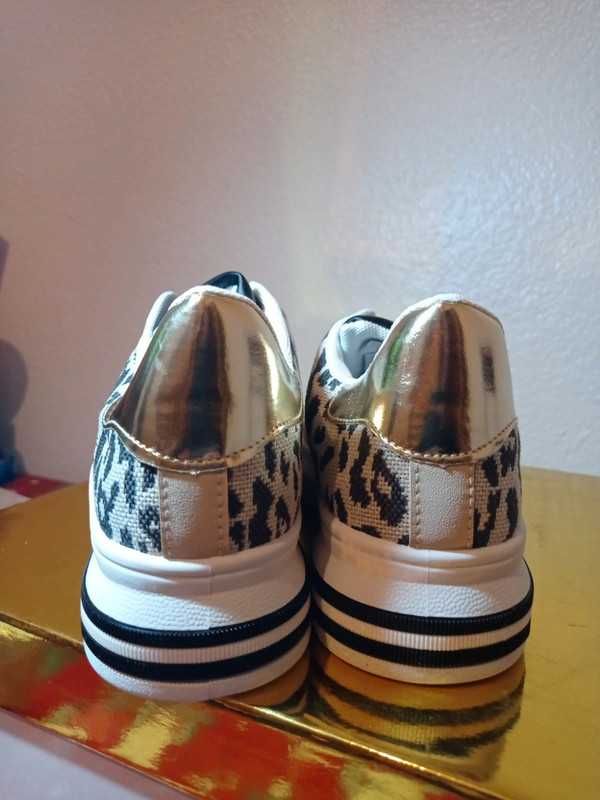 Sapatilhas Zebra Estrela Dourada - 40 - Novas!!
