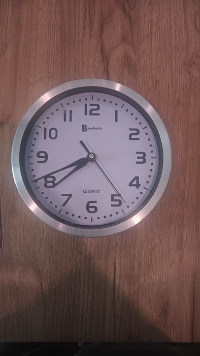 Zegar ścienny srebrny