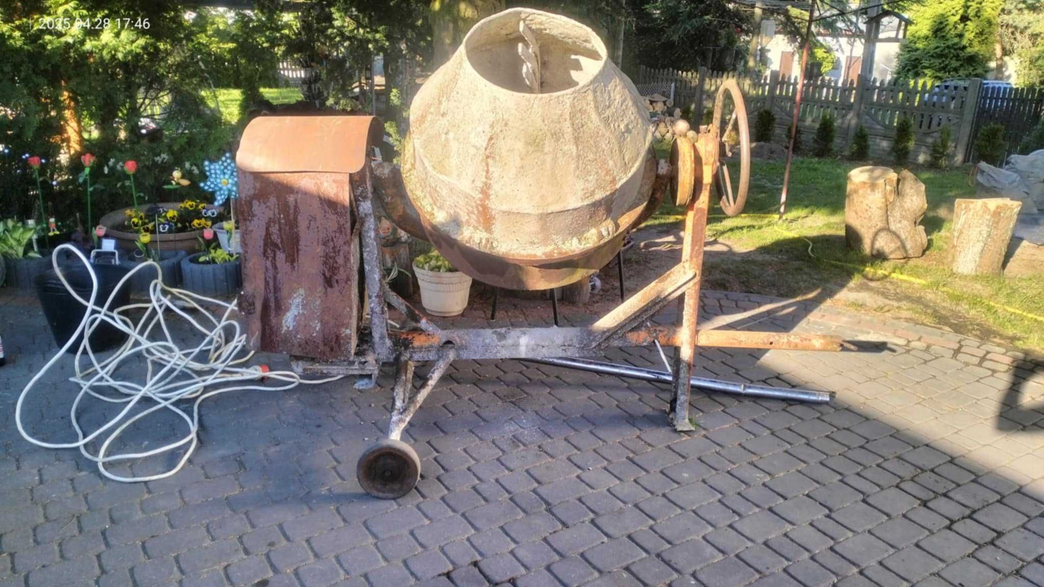 Betoniarka duza na sile