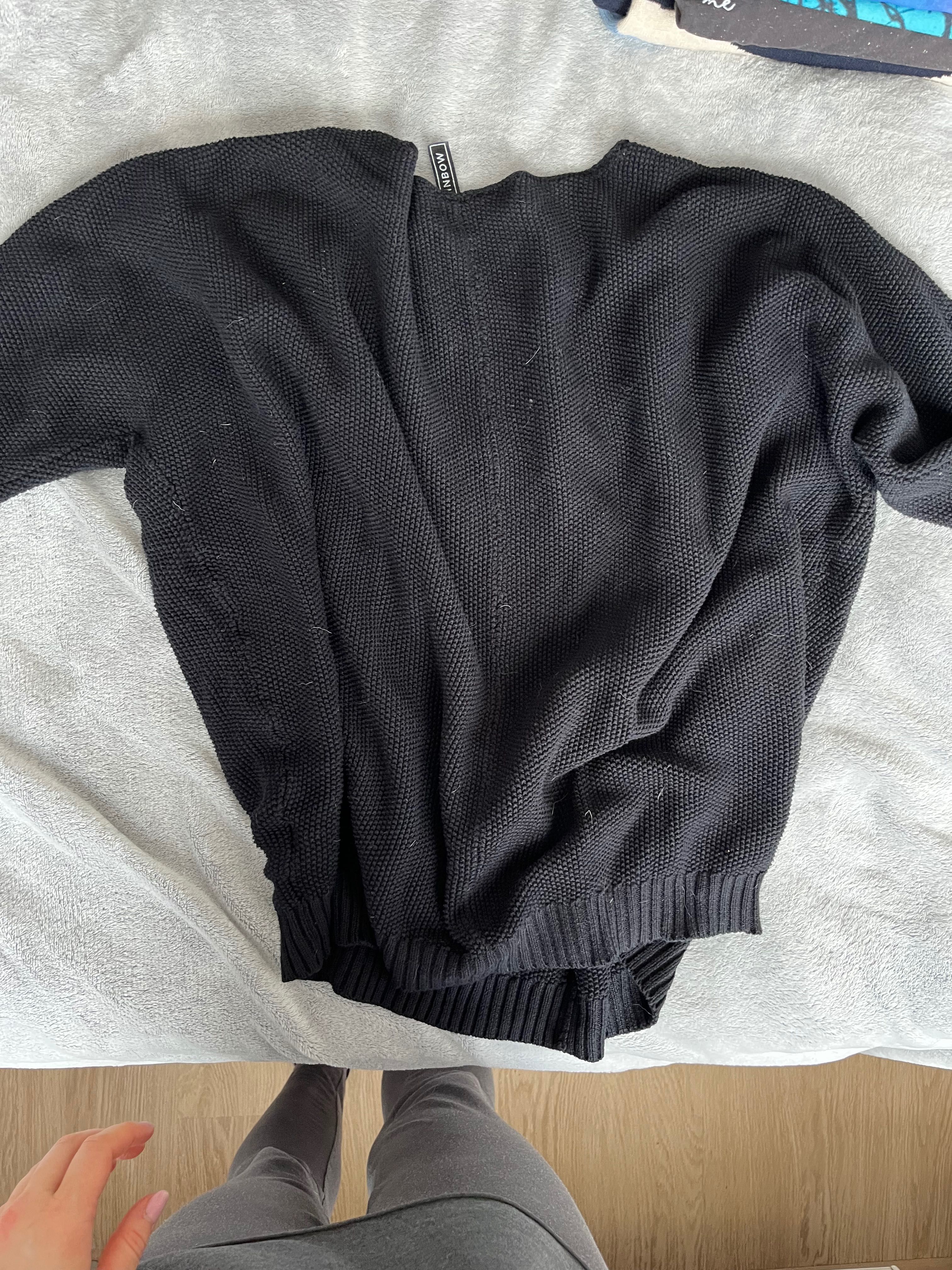 Sweter czarny typu oversize