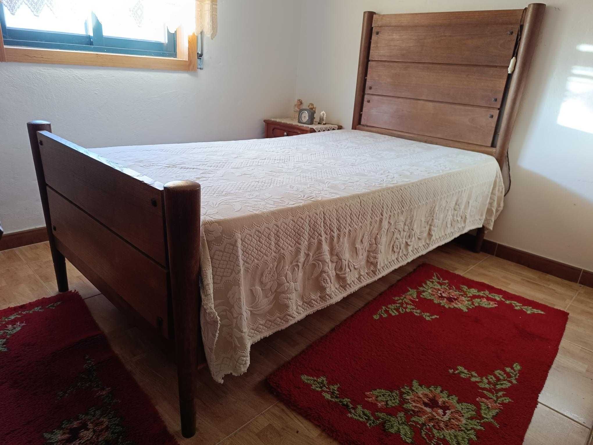 Cama de solteiro em madeira boa qualidade | Com colchão