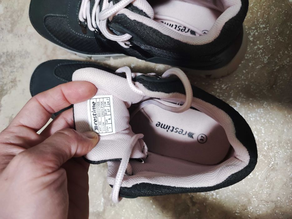 Демисезонные фирменные ботинки кроссовки Restime 37р