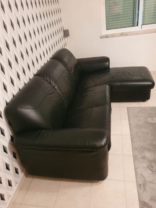 Sofá preto em pele Ikea