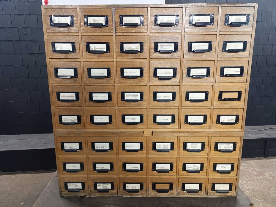 Szafka biblioteczka PRL z szufladkami