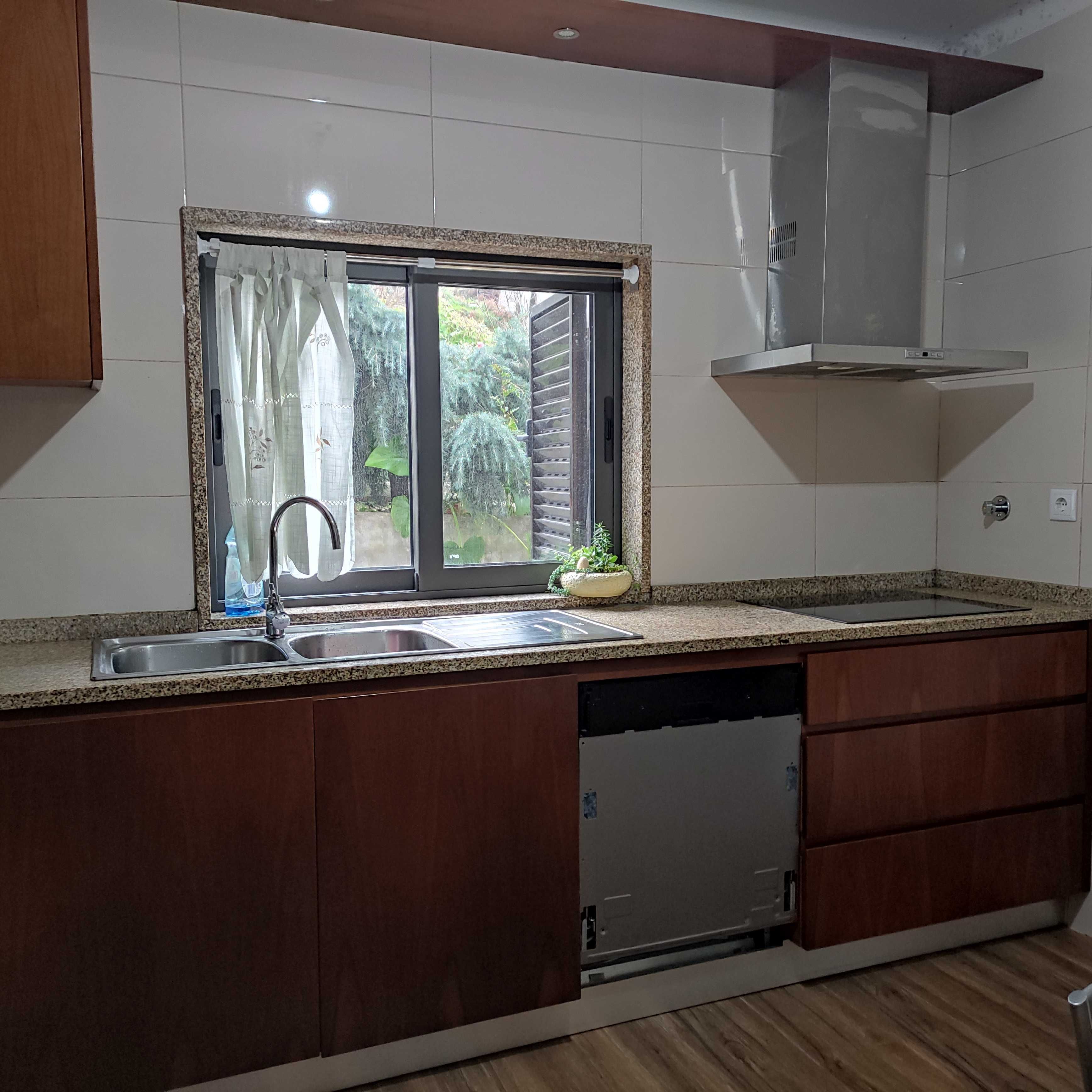 Cozinha Completa com Móveis e Eletrodomésticos