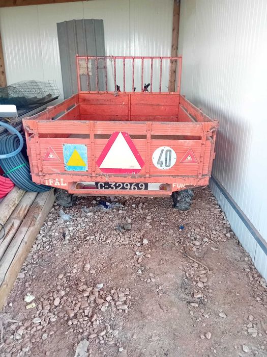 Trator  tração às 4 motor de arranque que pega na chave e documentação