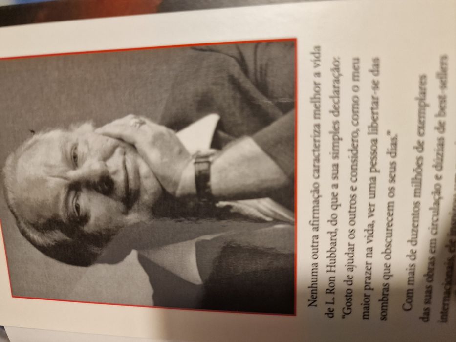 Livro Dianética de L. Ron Hubbard
Best seller, quase 700 página