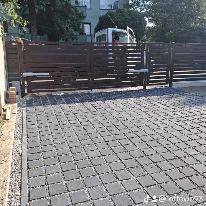 Brama przesuwna dwuskrzydłowa