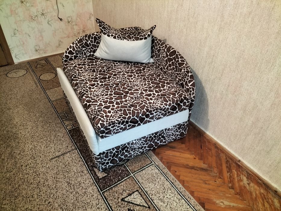 Продам маленький диван