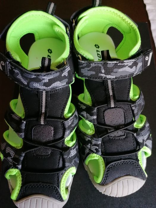 Sandália de menino marca Lotto. Nº35