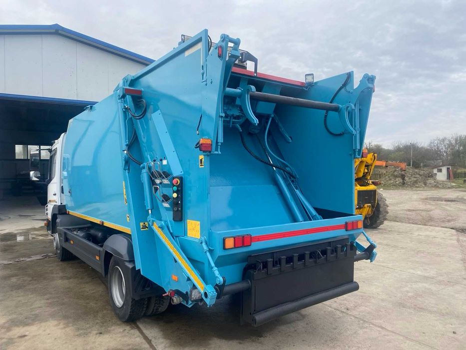 Сміттєвоз Mercedes Benz Atego 818 2012 року Бункер NTM 11m3 2016 року