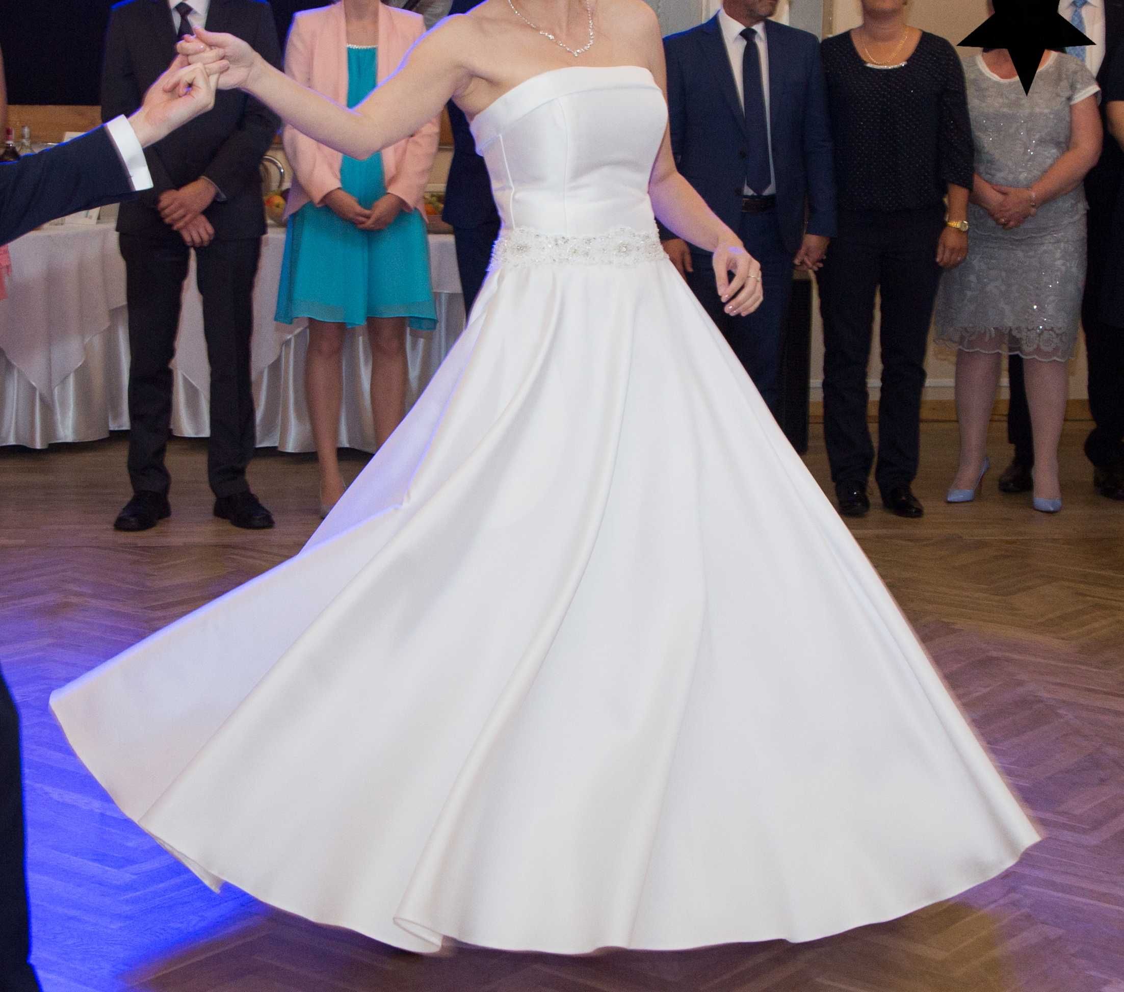 Suknia ślubna klasyczna, elegancka, bez ramiączek, z wiązaniem, litera