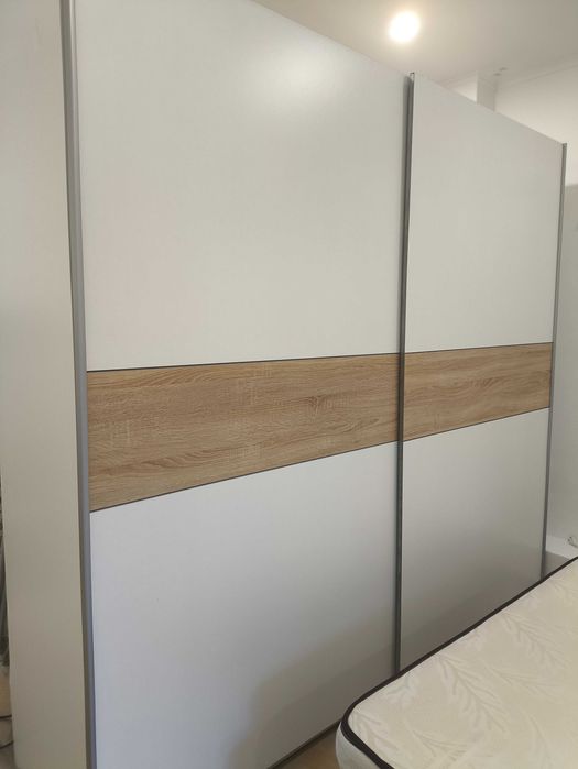 Roupeiro branco duas portas deslizantes