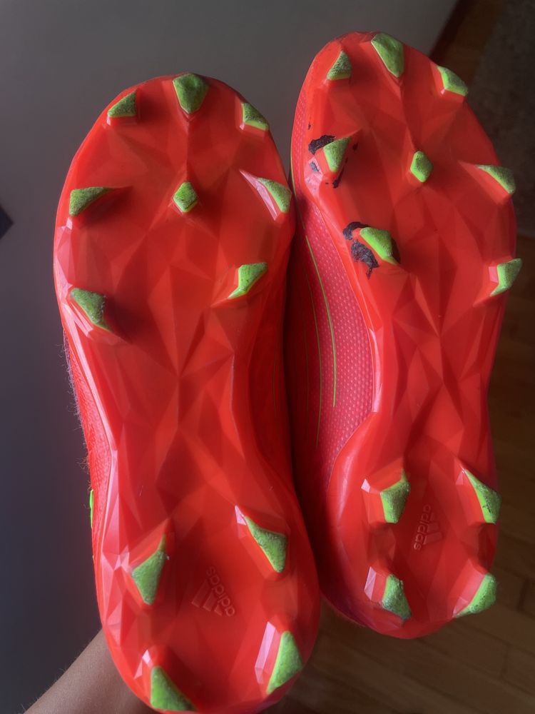 Chuteiras adidas tamanho 33