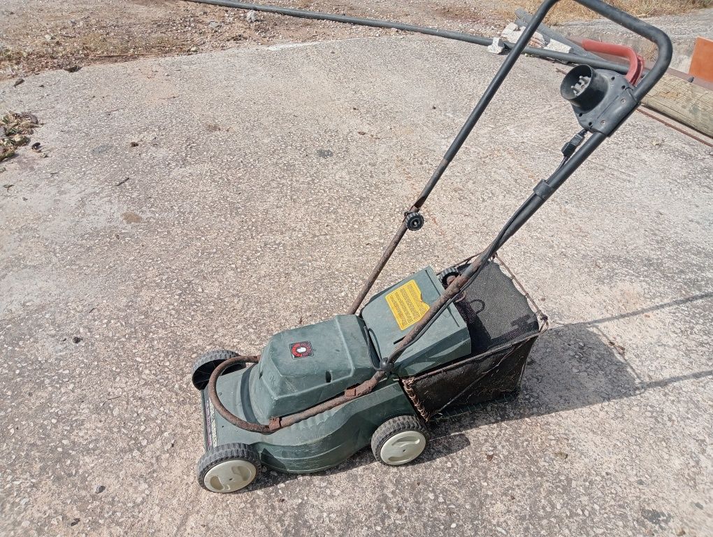 Corta relva eléctrico black and deker 800w