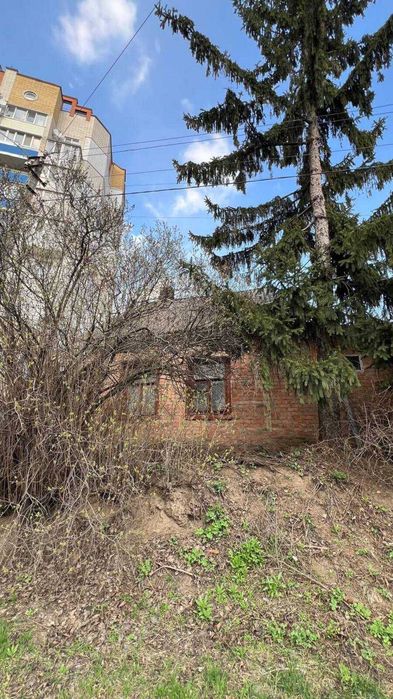Продаж земельної ділянки з будинком на Київській