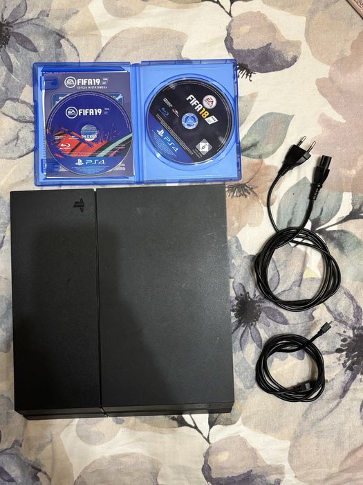 Playstation 4 + 2gry