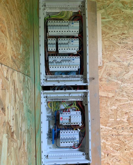 Elektryk, instalacje, alarmy, biały montaż, modernizacja, projekt