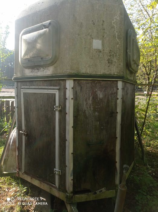 Przyczepa do przewozu koni, zwierząt do remontu