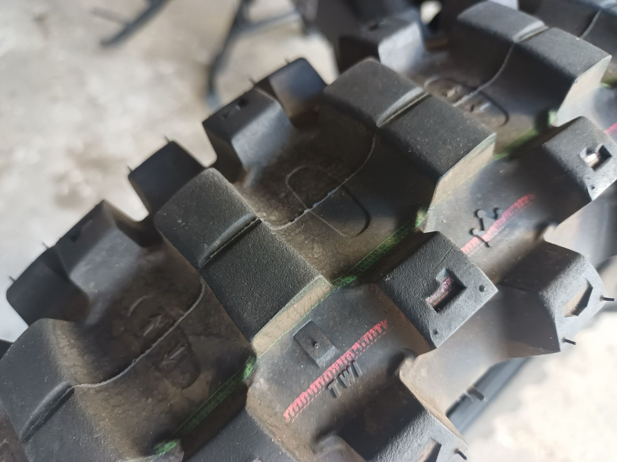 Peneu moto 90/100  16