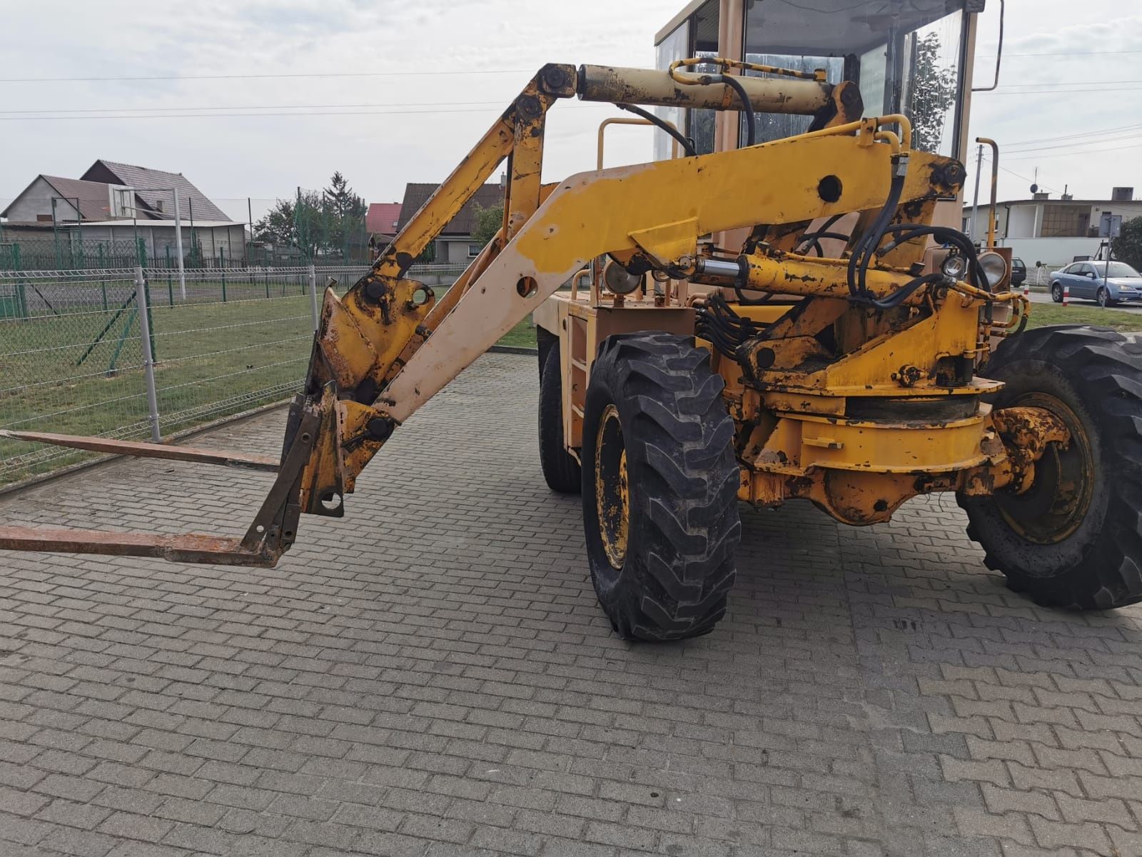 Koła 1400 r 24 ładowarka felgi części un 053 hon