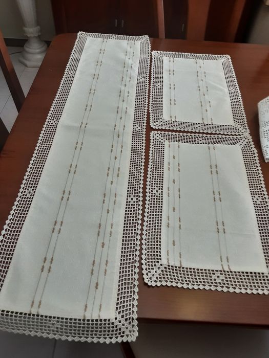 Conjunto  de panos de quarto  em tecido e croché  linha 12 bêje