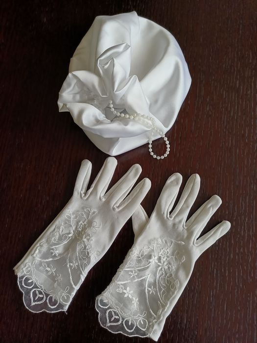 Sprzedam sukienkę komunijną z akcesoriami, rozmiar 128/134 z bolerkiem