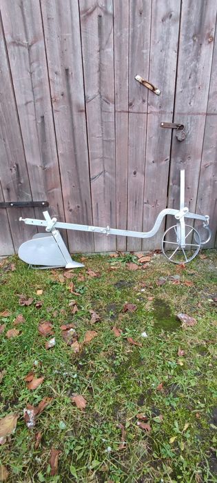 Ozdoba pług do ogrodu