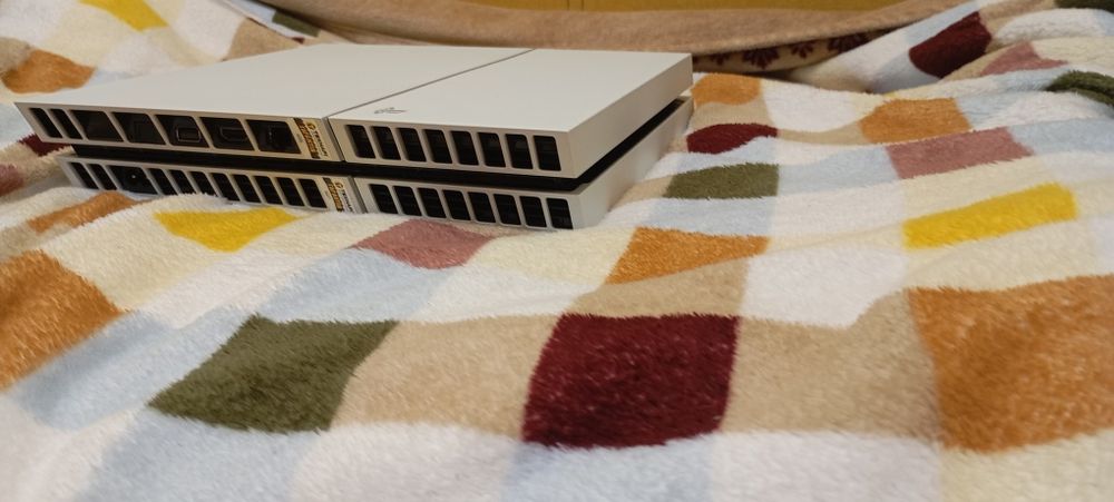 Продам PS 4 fat на 408 gb