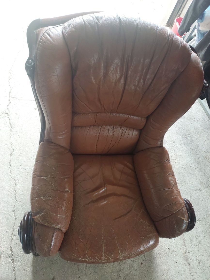 Vendo 2 sofas em pele