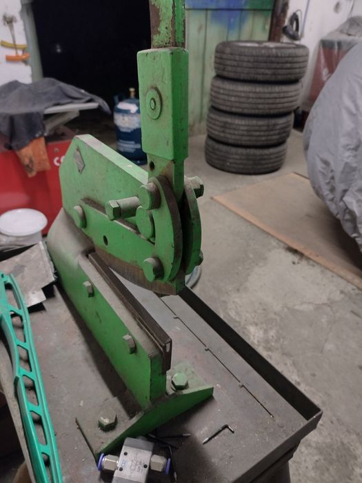 Nożyce do blachy , gilotyna ręczna