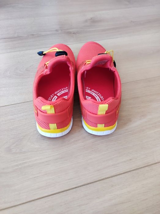 Нові кросівки Restime, ультралегкі