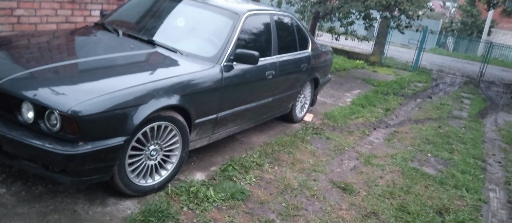 Продам БМВ є 34 .