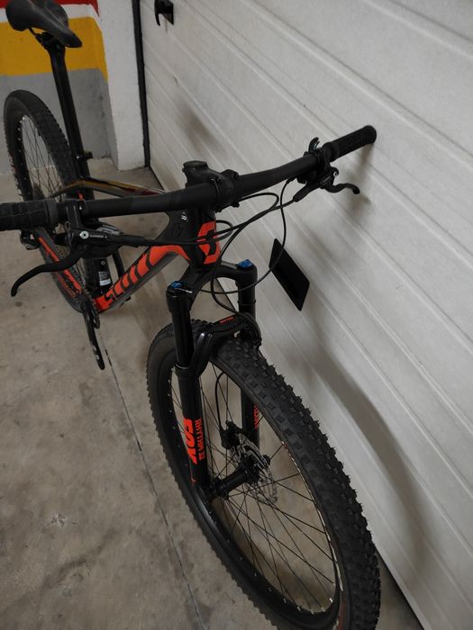 799€Scott scale 925 carbono
Suspensão Fox com bloqueio.
Transmissão gx