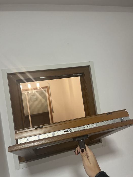 Janela de PVC Basculante Carvalho