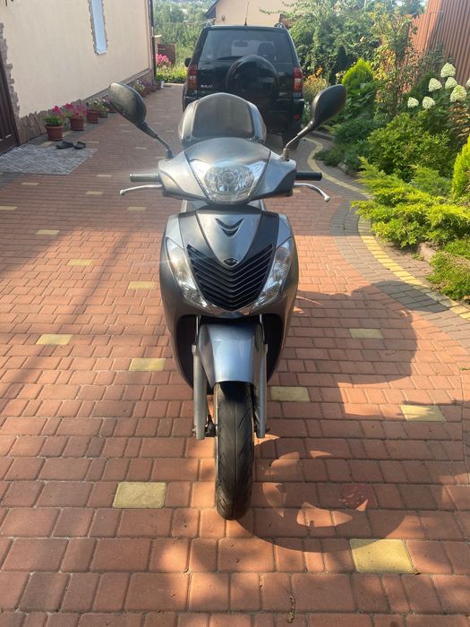 Продам скутер Хонда sh 125