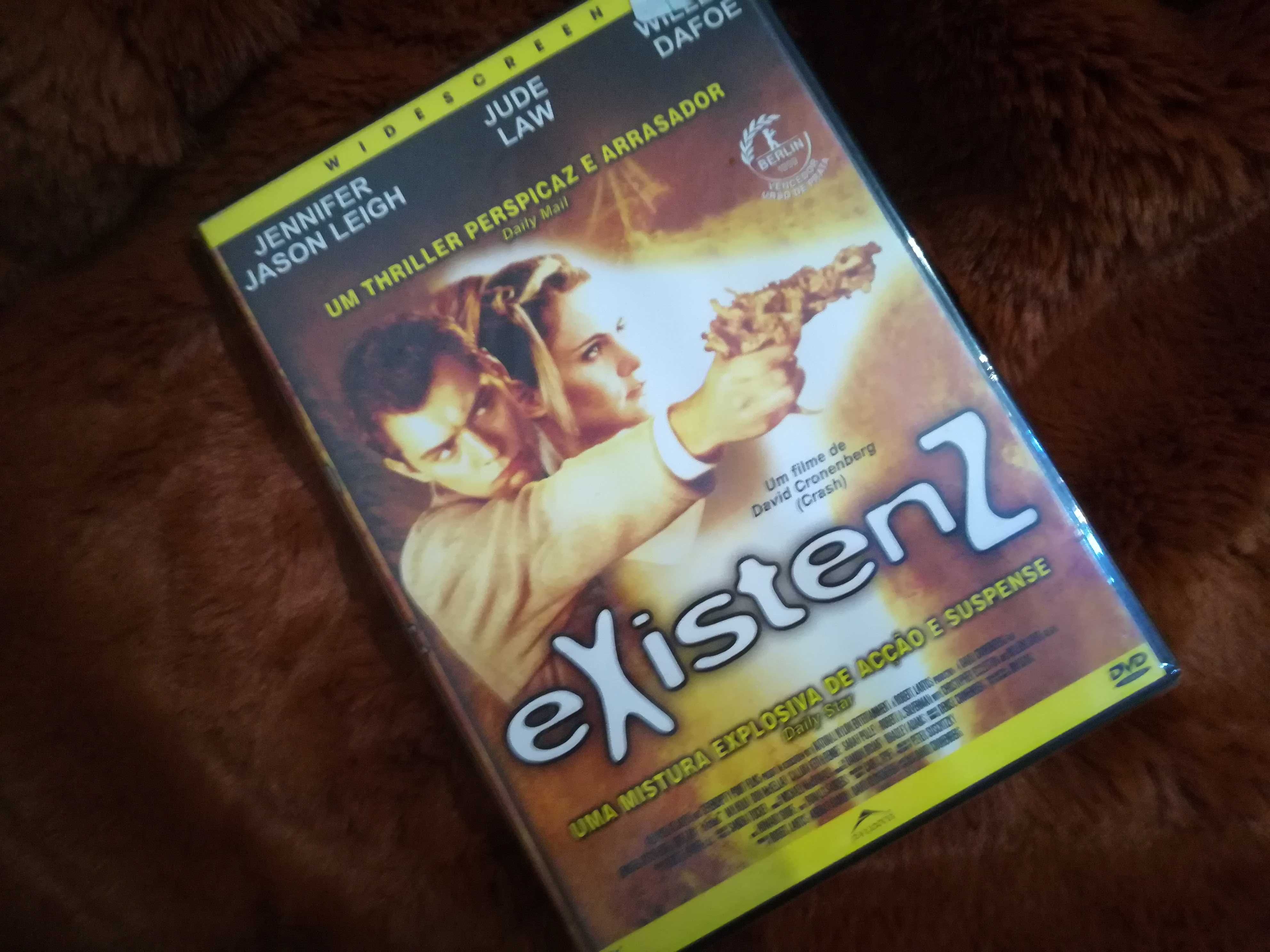 Existenz - David Cronenberg - ficção científica terror filme de culto