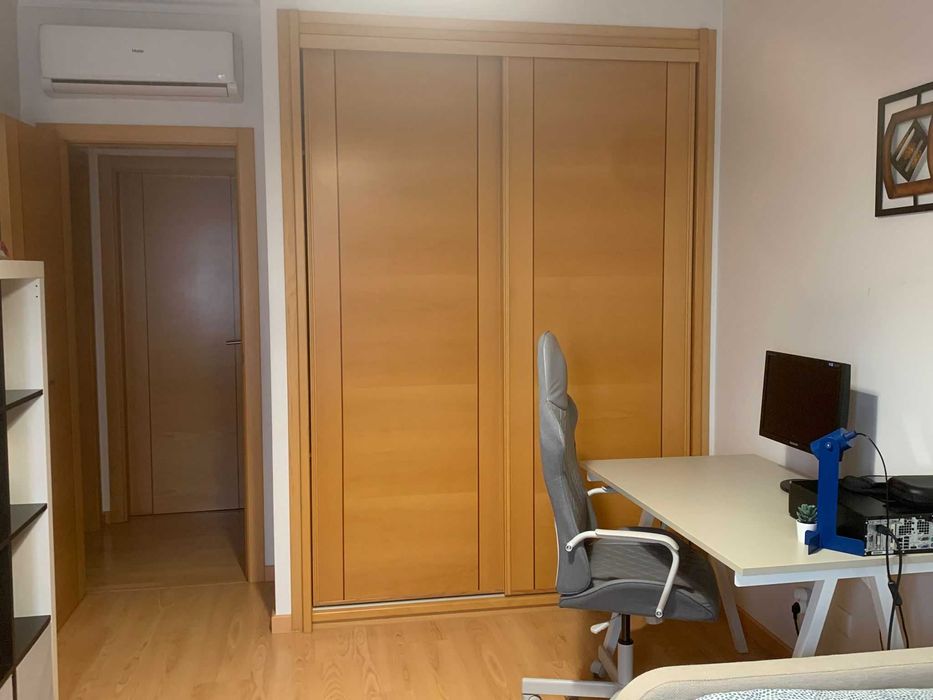 Quarto mobilado em Casal de Cambra