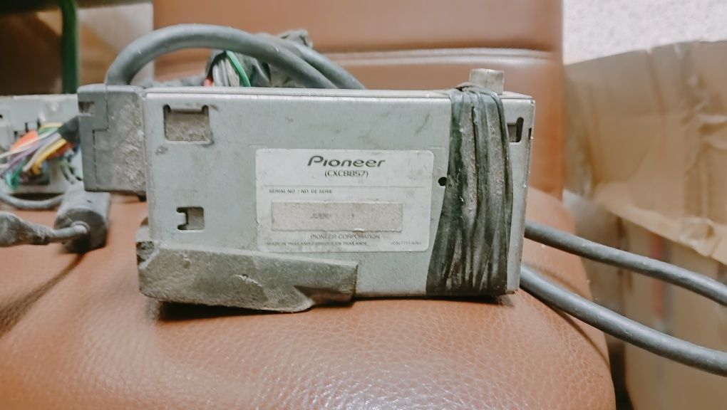 Sprzedam radio Pioneer z ekranem wysuwającym