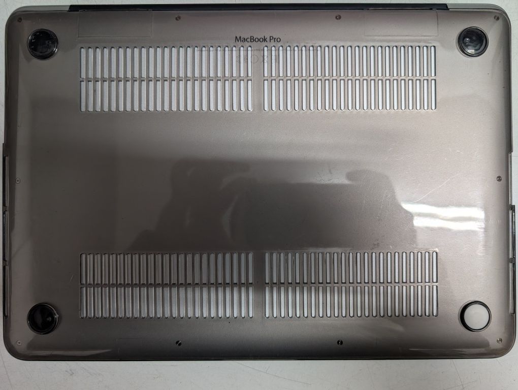 Vendo MacBook Pro 2015 em bom estado + capa de proteção+ sleeve.