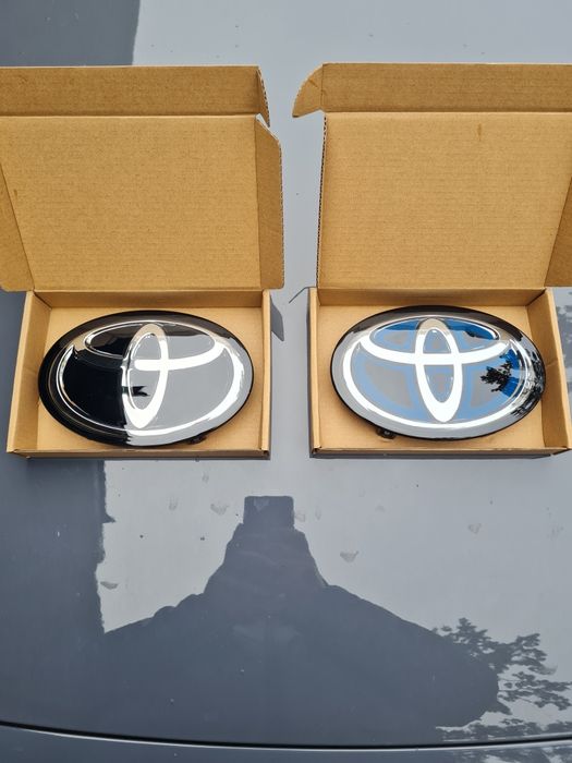 Эмблема значок на решётку Тойота Toyota под дистроник 53141-33130