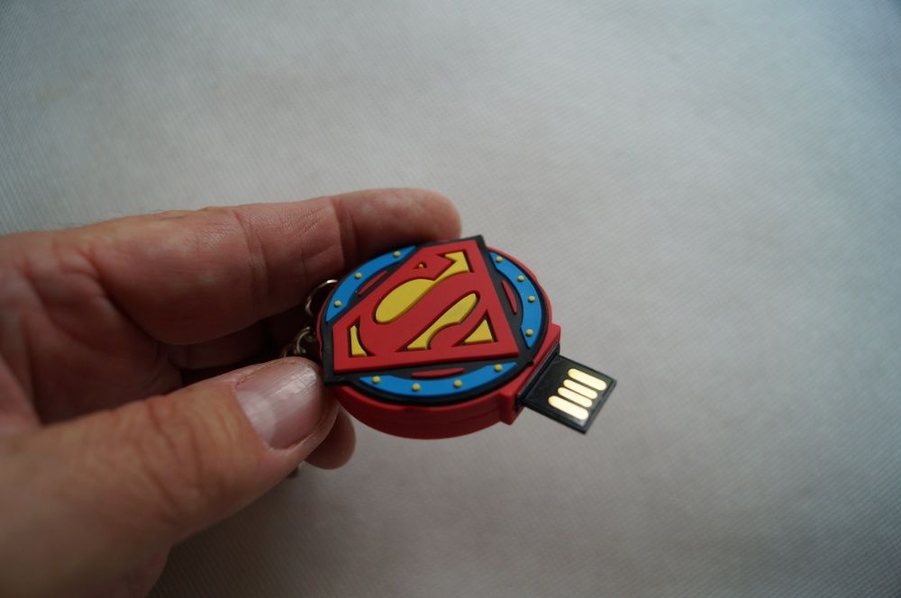 Pendrive Superman 16 GB USA