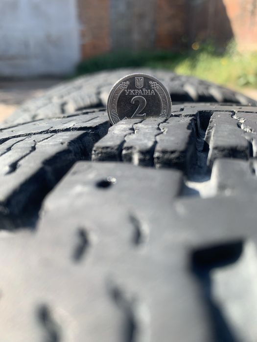 Шини зимові 225/65/р16с