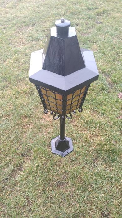 Lampa ogrodowa stojąca