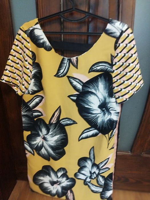 Отдам бесплатно женские платья р.46-50