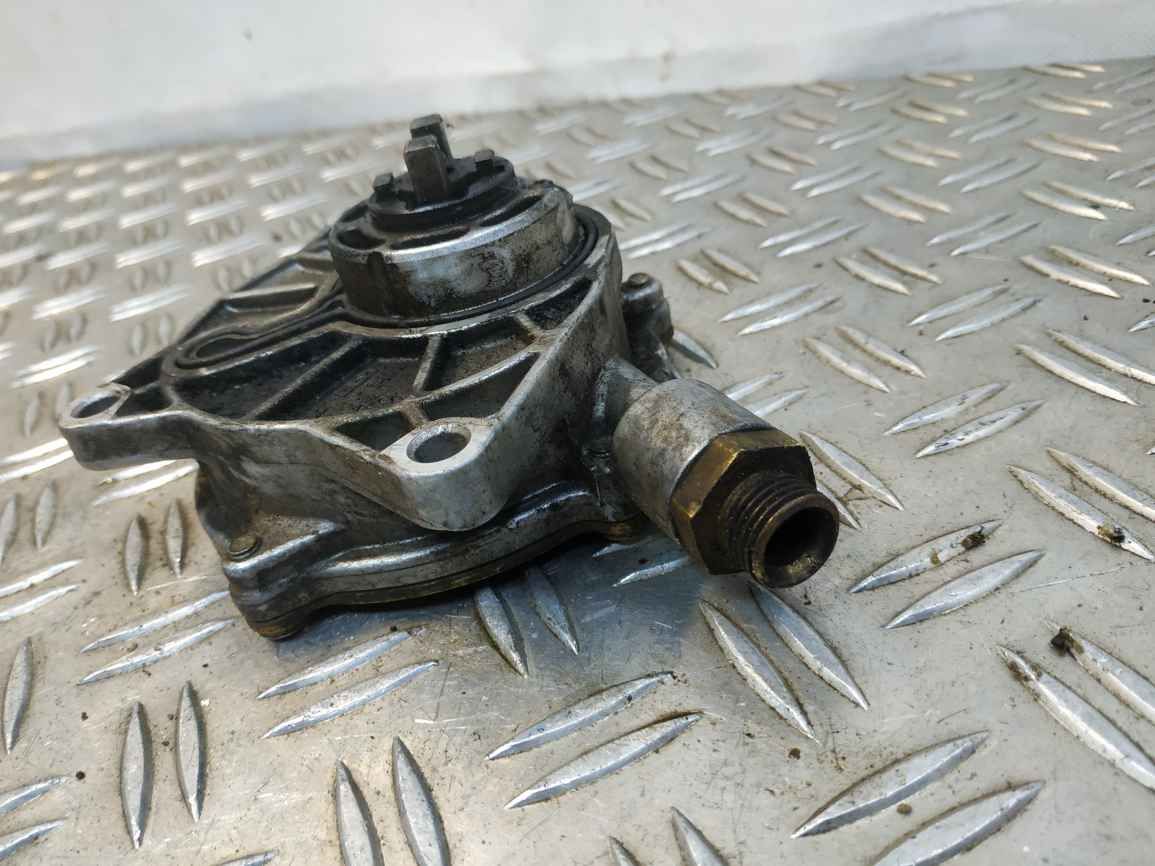 Ssang Yong Kyron 05-15 насос вакуумний  DV3102 6652300465
